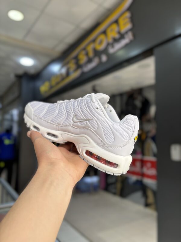Tn White – Image 4